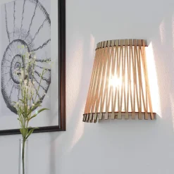 Außergewöhnliche Wandleuchte SENDERO in ahorn