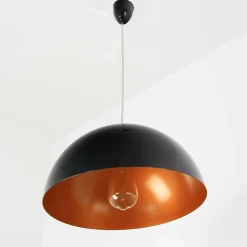 Moderne Pendelleuchte in schwarz-gold