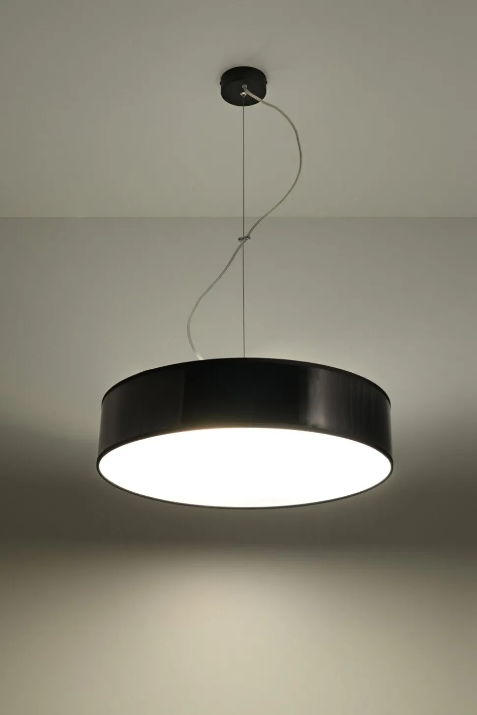 Moderne runde Pendelleuchte ATIS in Schwarz