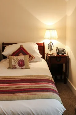 Opulente Tischlampe CANDELA Klassisch 56,5cm Stoff