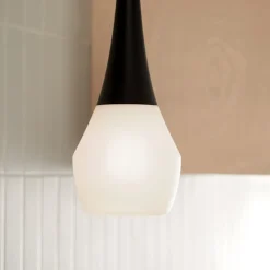 Pendelleuchte Glasschirm schmal Ø 17,8 cm H: max. 144,5 cm E27