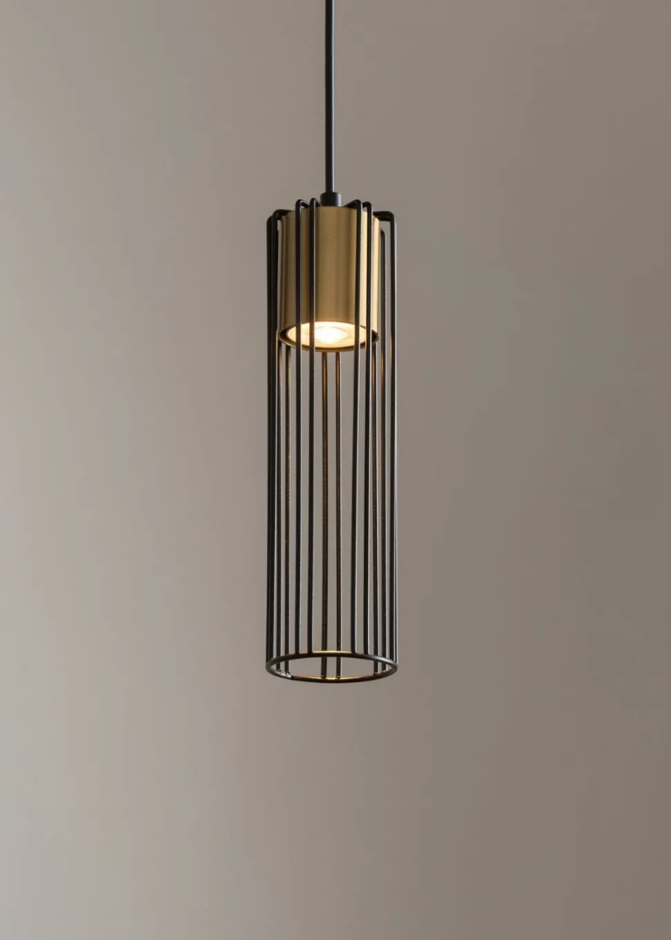 Pendelleuchte Zylinder Schwarz Gold GU10 akzentuiert