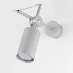 Schwenkbarer Wandstrahler in silber