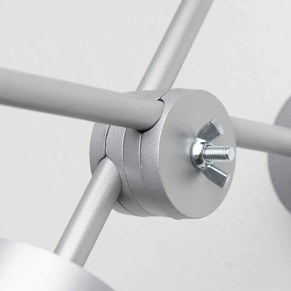 Schwenkbarer Wandstrahler in silber