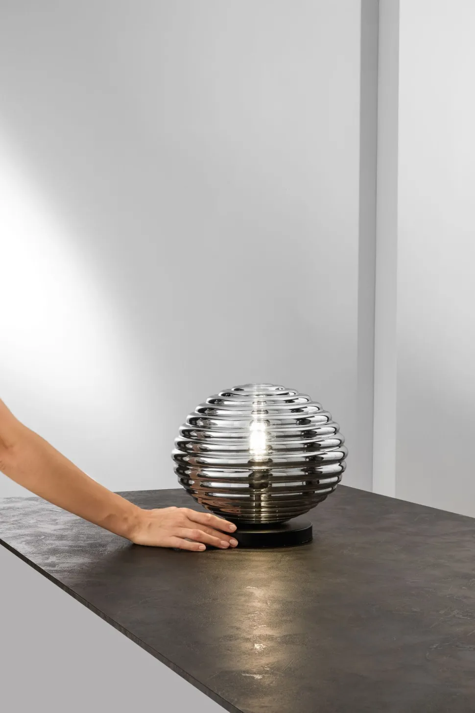 Stilvolle Tischlampe Rauchglas 28 cm E27 dekorativ