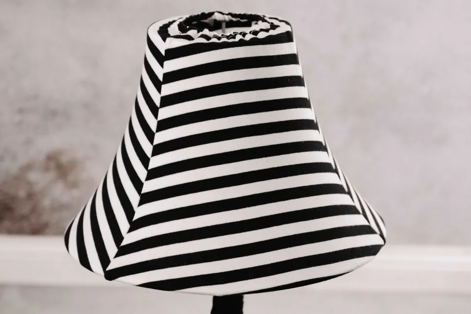 Tischleuchte LED Katze 51 cm Schwarz Weiß flauschig