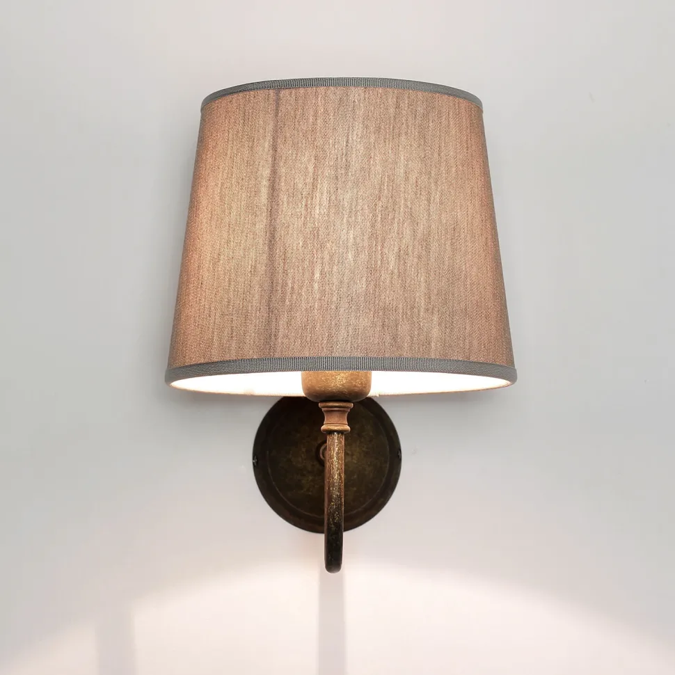 Wandleuchte aus Echt-Messing mit Stoffschirm Beige